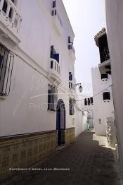 Image du Maroc Professionnelle de  Rue dans la kasbah d’Asilah, ville au nord-ouest du Maroc à 40 km au sud de Tanger, ancienne fortification Portugaise  construite XVIe siècle, 9 septembre 2001. (Photo / Abdeljalil Bounhar)